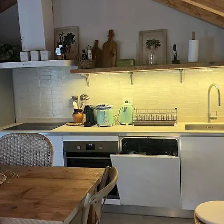 Апартаменты Lakeview Jonny House On The Roofs